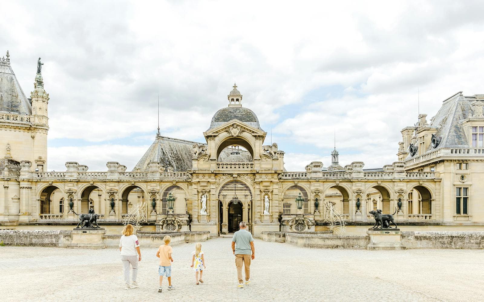 Compare Tours: Chantilly Castle & Gardens