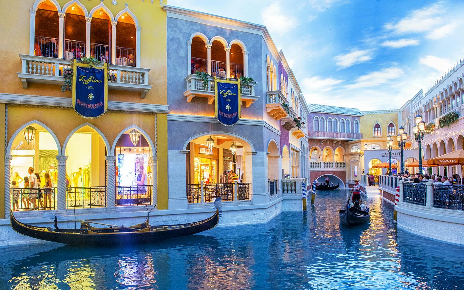The Best Las Vegas Audio Tour: Explore Sin City Like a Pro