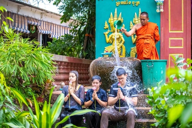 Siem Reap Buddhist Water Blessing