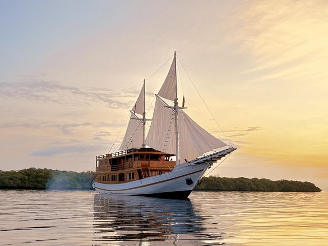 Komodo Liveaboard Adventure