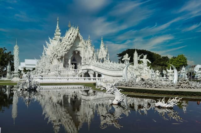 Compare Lanna Lantern Tours in Chiang Rai