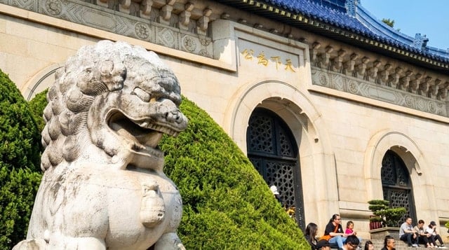 Ming Xiaoling Mausoleum Tour
