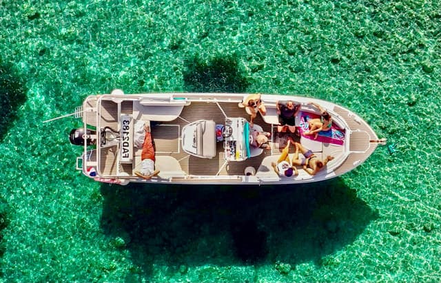 Best Calanques Sea Kayaking Tours in Marseille