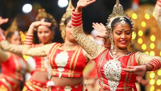 Compare Top Esala Perahera Tours