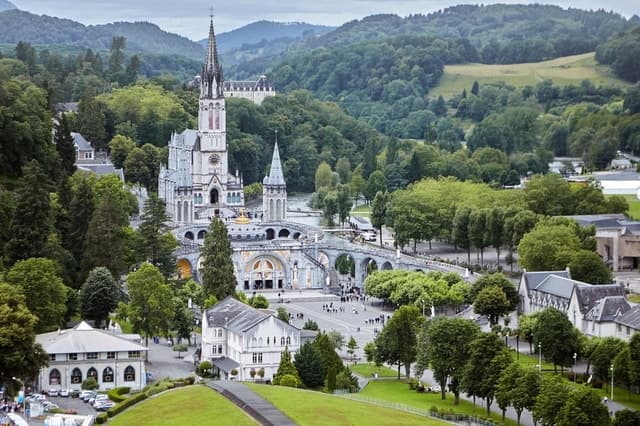 Le Petit Lourdes