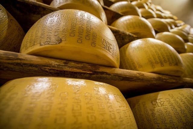 Authentic Parmigiano Reggiano & Balsamic Vinegar Tour
