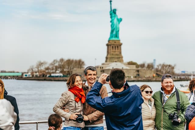 Top Rated NYC Harbor Boat Tours & Cruises