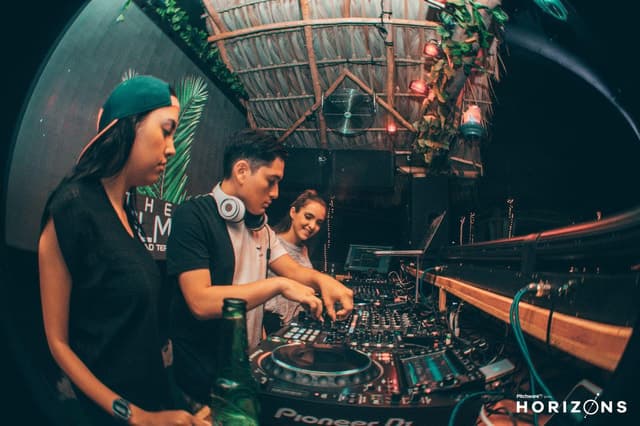 Master the Beats: Berlin DJ Classes