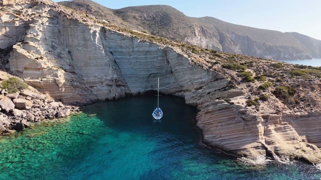 Antiparos Boat Rental Guide for Scenic Island Escapes