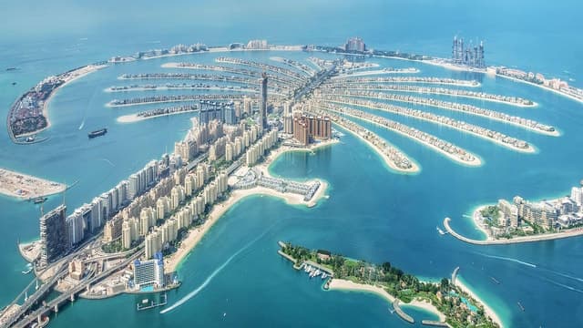 Luxury Private Transfers: Muscat to Dubai Travel