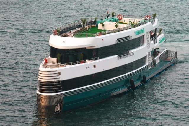 Luxury Arabian Nights: Abu Dhabi Dhow Dinner Cruise