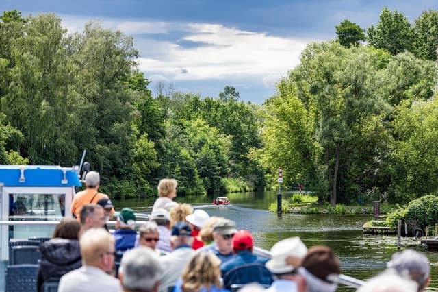 Best Berlin Lake Cruises & Hikes