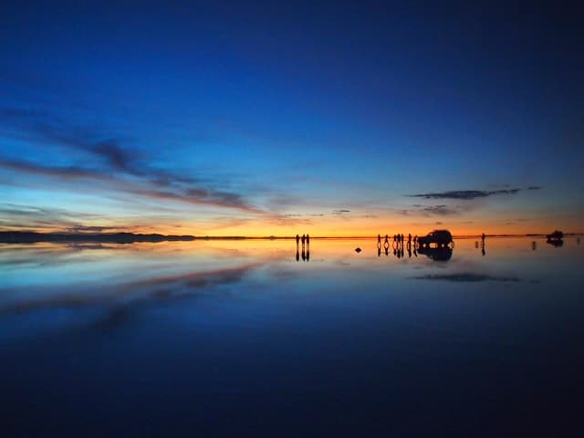 Unforgettable Uyuni Sunrise Tour: Salar de Uyuni Magic