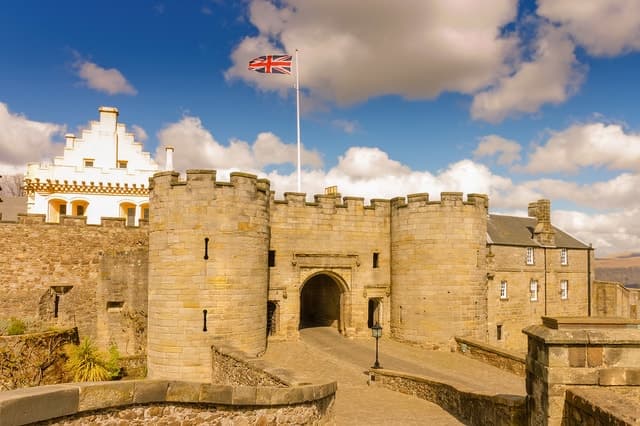 Best Stirling Castle & Loch Lomond Whisky Tour from Glasgow