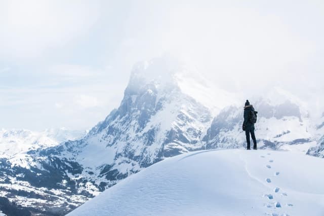 Expert Ski Lessons in Gudauri: Conquer the Caucasus