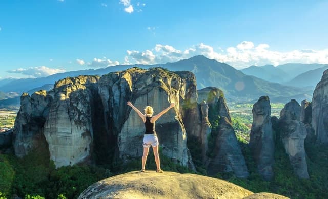 Meteora Monasteries Day Tour from Thessaloniki