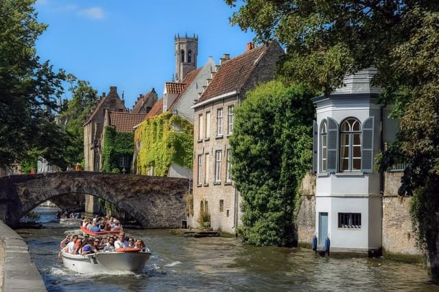 Best Bruges Canal Cruise Tours & Scenic Boat Trips