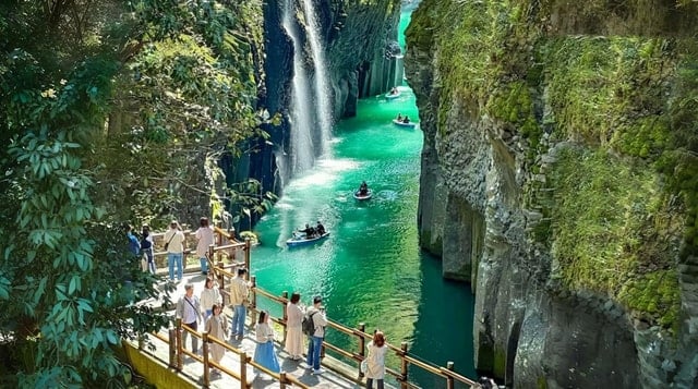 Takachiho Gorge Day Tour