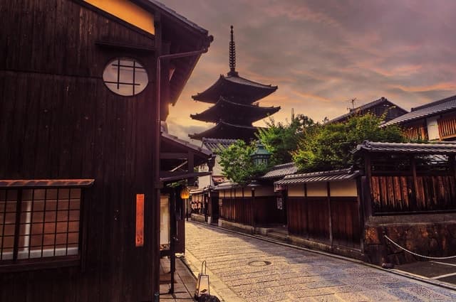 Authentic Kyoto Gion Geisha District Walking Experience