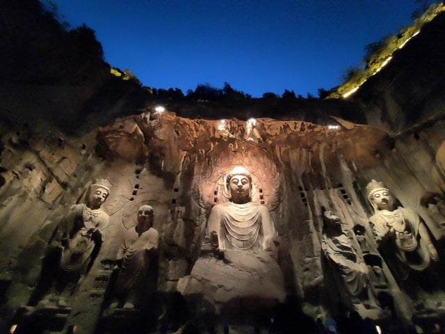 Longmen Grottoes Tour