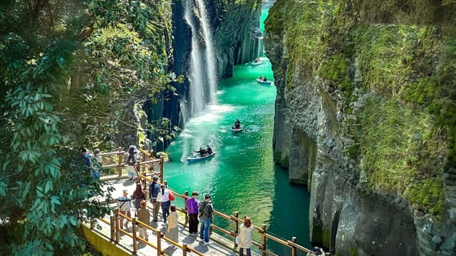 Best Takachiho Gorge Day Trip: Fukuoka Nature Adventure