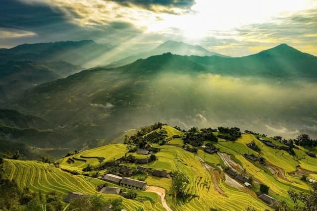 Best Ha Long Bay Cruise Experiences for Cao Bang Travel