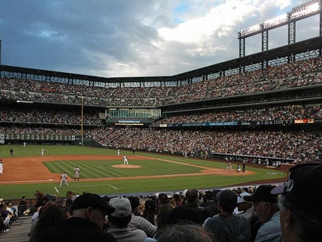 Book Arizona Diamondbacks Games in Phoenix
