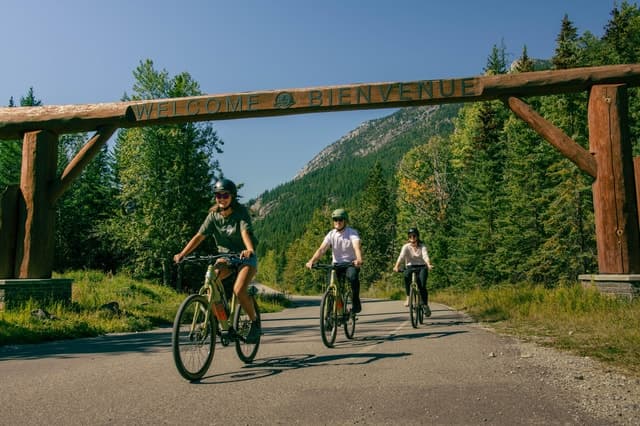 Johnston Canyon Tour