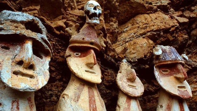Karajía Sarcophagi & Quiocta Caves