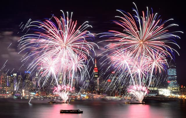 Best NYC July 4th Fireworks Cruises & Skyline Views