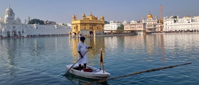 Best Amritsar Tour: Golden Temple & Wagah Border Experience
