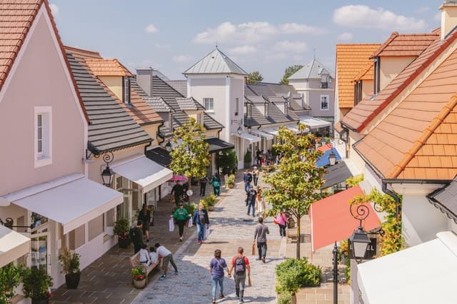 Shop Luxury Outlets Near Paris