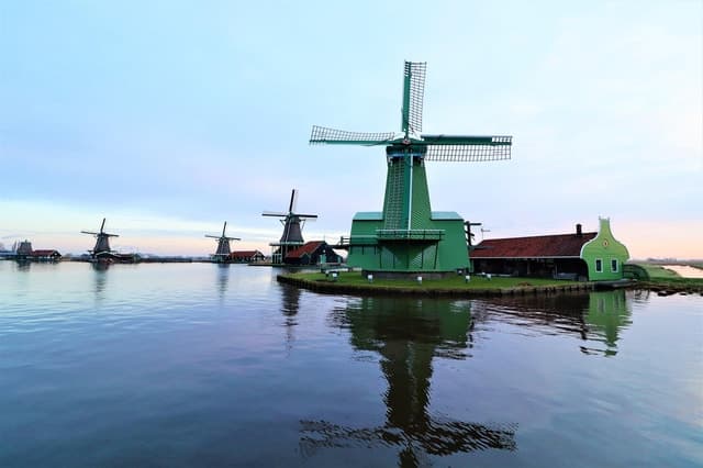 Zaanse Schans & Zaandam Tour Guide