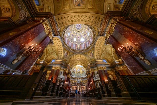 Unforgettable St. Stephen's Basilica Tours & Budapest Views