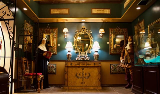 Explore Montreal Art Center Tours