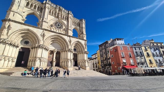 Best Cuenca Day Tours: Explore the Hanging Houses