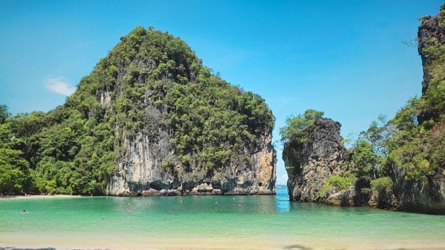Hong Island Snorkeling