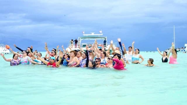 Saona Island Day Trip in Punta Cana: Swim & Sail
