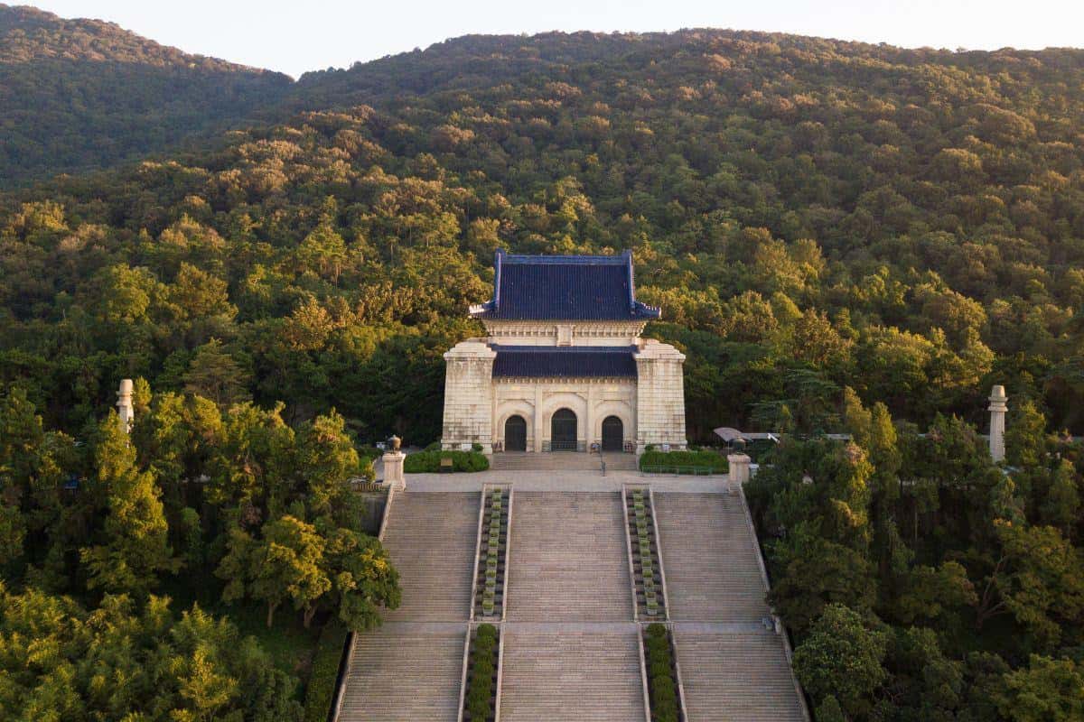 Explore Nanjing: Ancient History & Modern Wonders