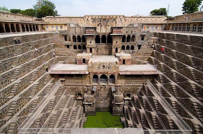 Jaipur's Haunted Fort & Stepwell Tour Guide