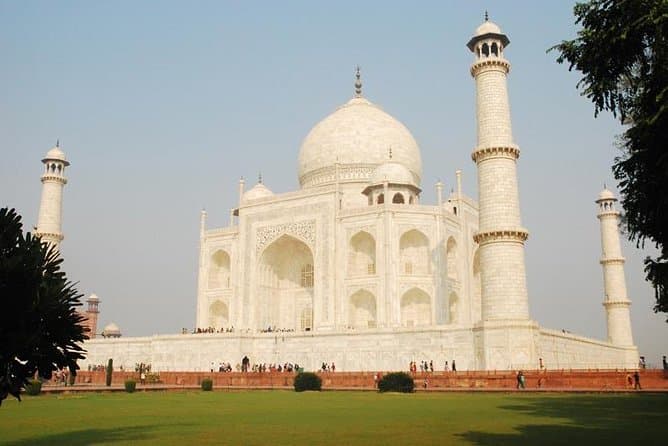 Compare Best Agra Day Tours from Varanasi
