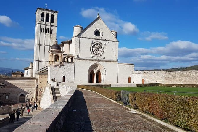 Compare Tours: Assisi & Orvieto from Rome