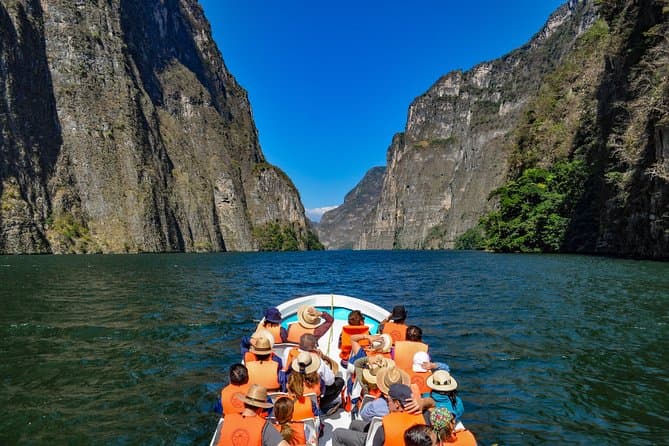 Explore Sumidero Canyon by Boat from San Cristóbal