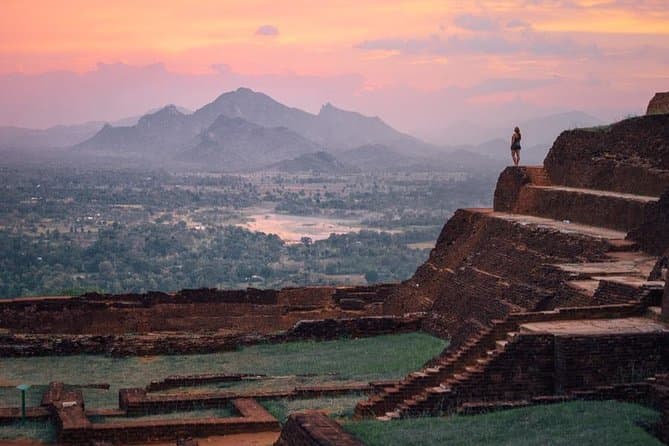 Negombo to Sigiriya & Dambulla: One-Day Tour