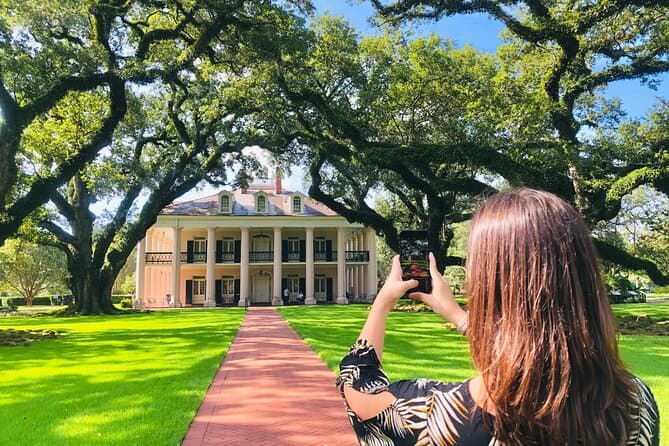Experience the Magic of Oak Alley Plantation Near New Orleans