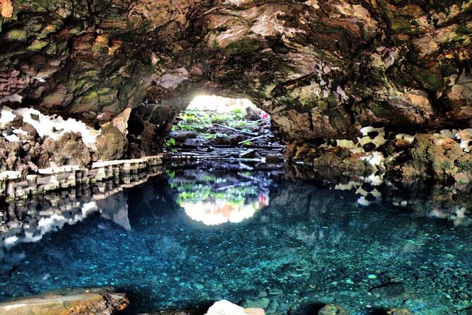 Cueva de los Verdes & Jameos del Agua Tour