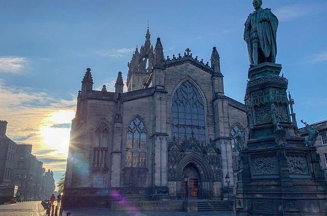 Best Edinburgh Old Town Walking Tours to Explore
