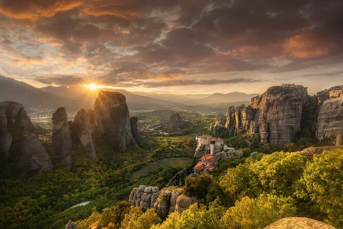 Best Meteora Photography Tours & Scenic Landscapes