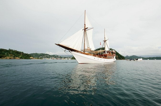 Komodo Liveaboard Adventure