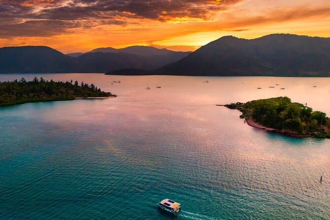 Unforgettable Whitsunday Sunset Cruises & Airlie Beach Tours